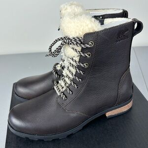 Sorel Emelie Short Lace Up Cozy Boot. Waterproof. Size 7.5.